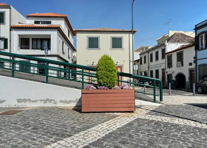 Largo Dos Milagres, A Home In Madeira