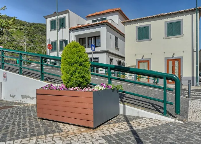 Largo Dos Milagres, A Home In Madeira